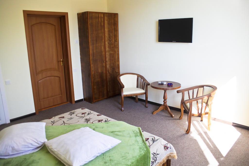Cowboy Hotel Odessa Room photo