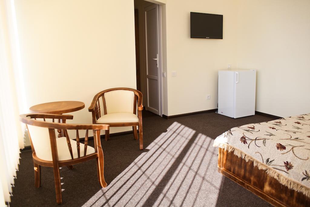 Cowboy Hotel Odessa Room photo